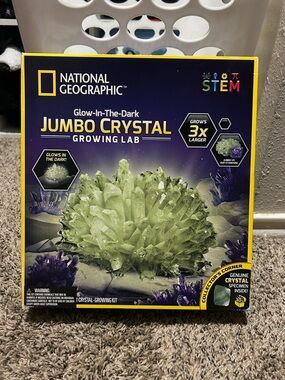 National Geographic Glow-In-The-Dark Jumbo Crystal Growing Lab - Green